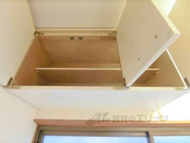キッチン　上部収納