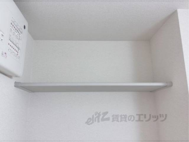 収納　洗濯機置場上
