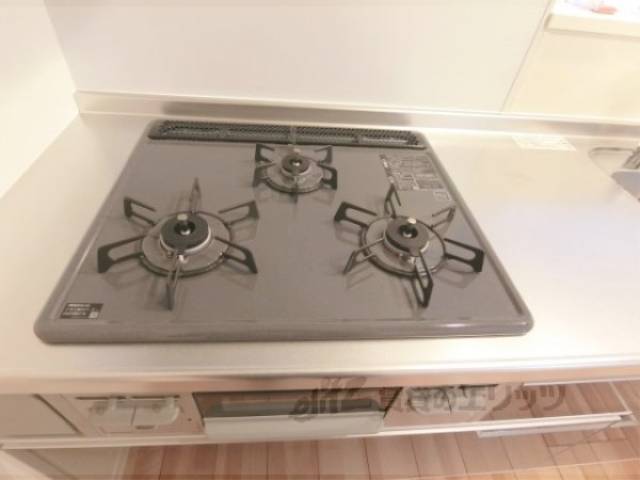 キッチン　ガス3口コンロ