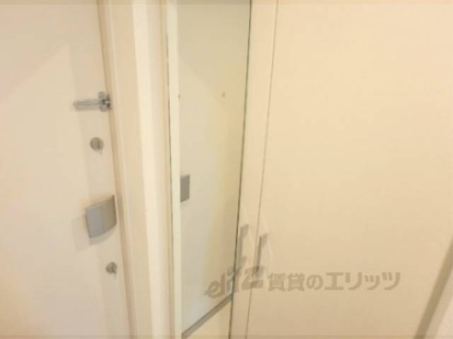 玄関　姿鏡付き