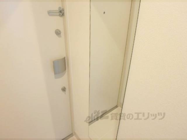 玄関　姿鏡付き