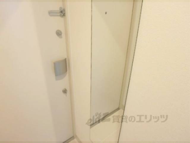 玄関　姿鏡付き