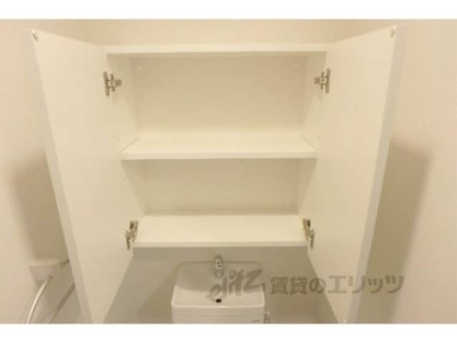 トイレ　トイレ上部棚