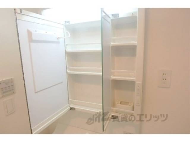 洗面所　洗面所上部棚