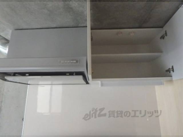 キッチン　収納、換気扇