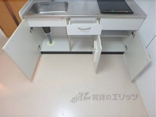 キッチン　キッチン下の収納