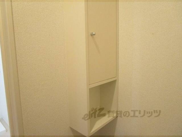 トイレ　上収納