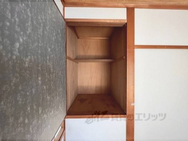 和室　２階南側収納
