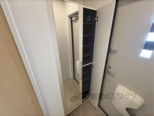 下駄箱　鏡付きです