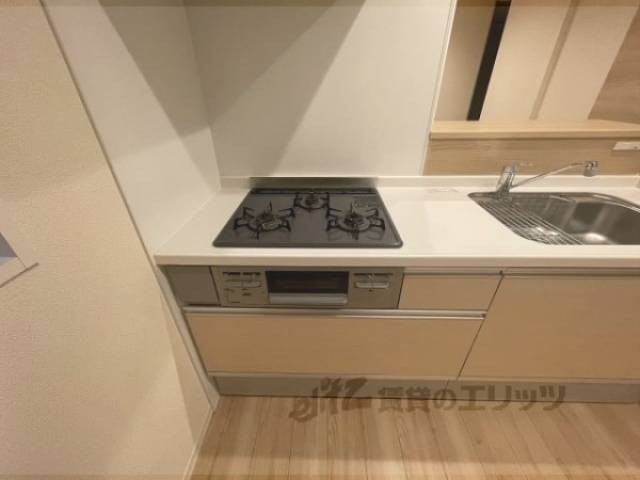 キッチン　ガス3口コンロ