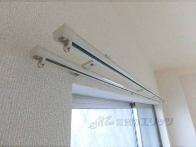 洋室　カーテンレール