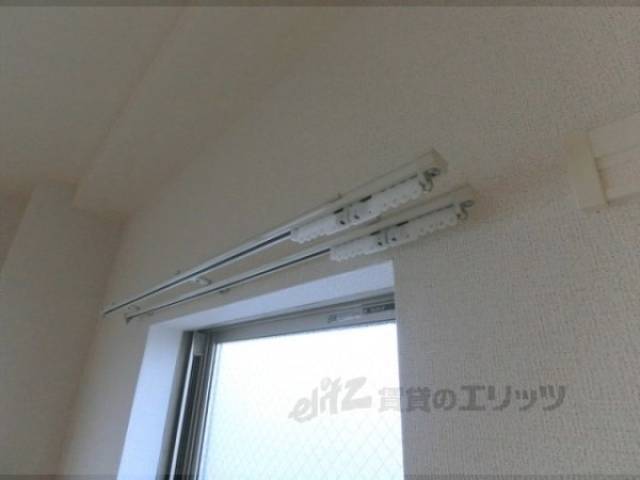 洋室　カーテンレール