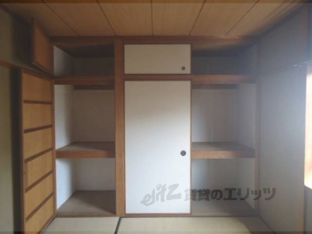 和室　収納