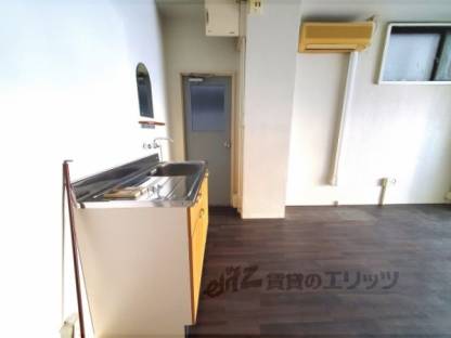 キッチン　前面道路