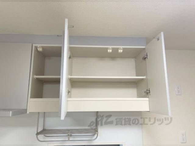 キッチン　上部収納