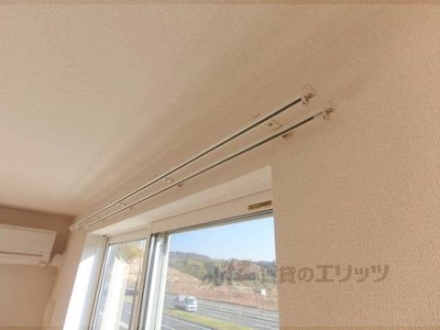 リビング　カーテンレール