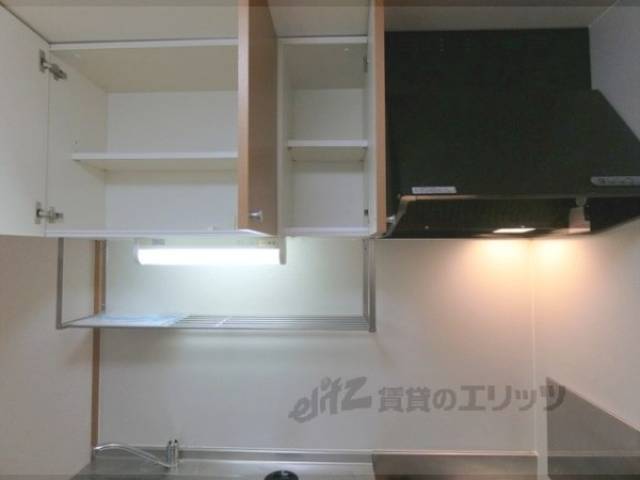 キッチン　上部収納棚