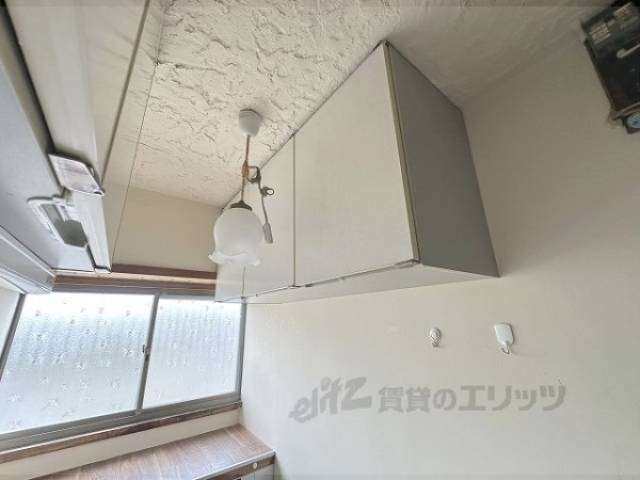 キッチン　上部収納２