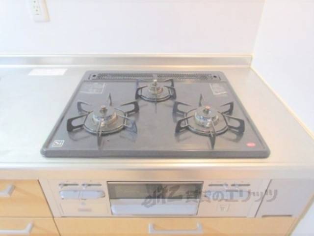 キッチン　ガス3口コンロ