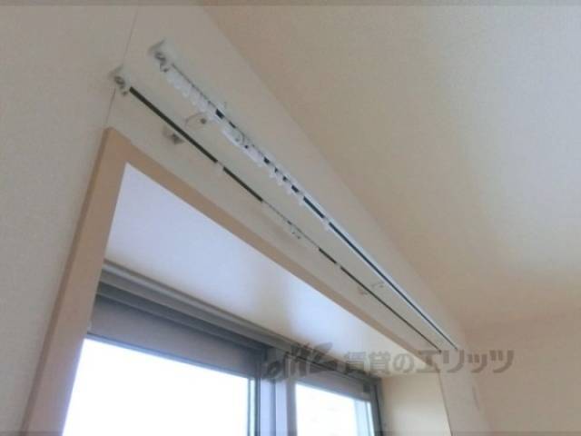 洋室　カーテンレール