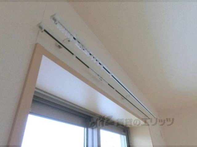 洋室　カーテンレール