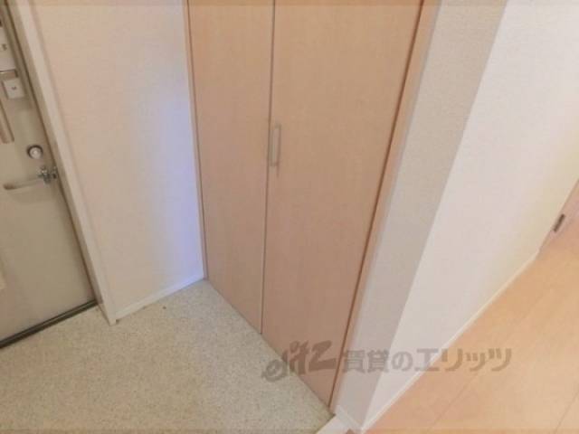 収納　電気温水器入ってます