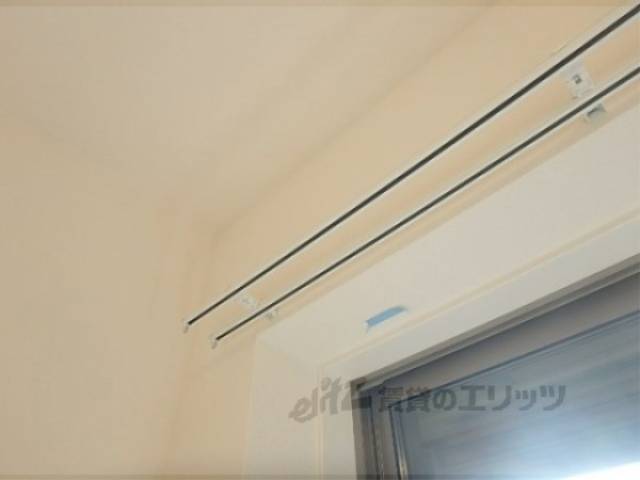 カーテンレール