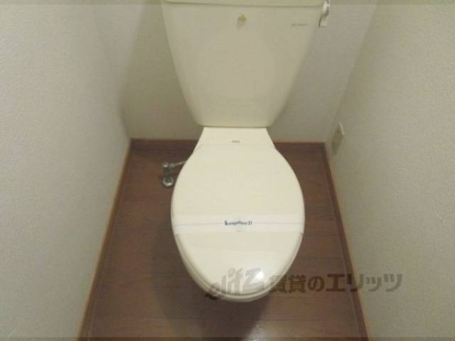 トイレ　冷蔵庫と電子レンジ