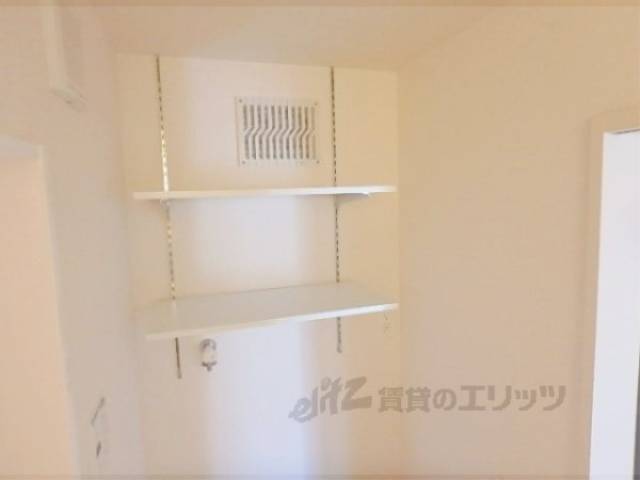 洗濯機置場　上部棚
