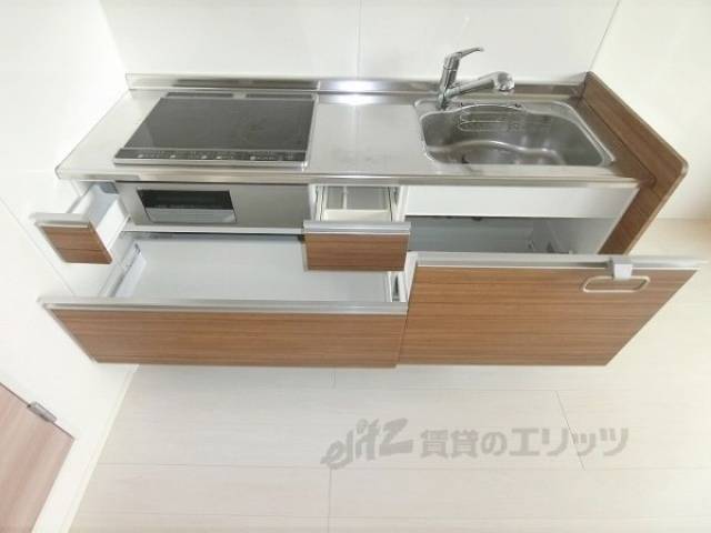 収納　キッチン台下