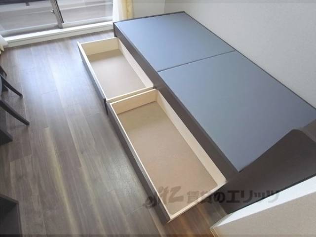 ベッド下収納