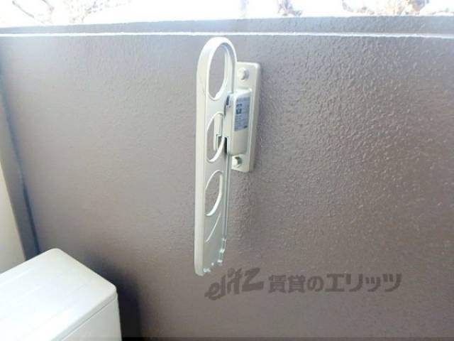 ベランダ　物干し竿掛け