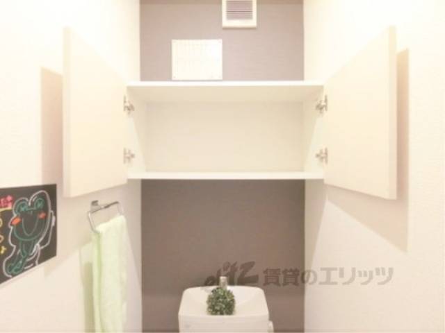 トイレ　上部収納棚