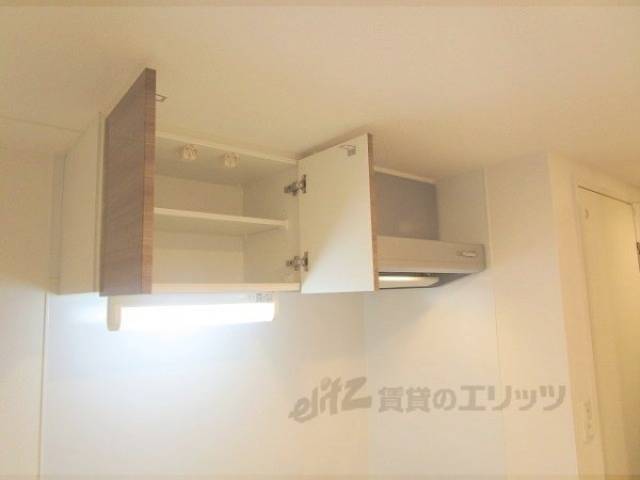 キッチン　キッチン上部収納