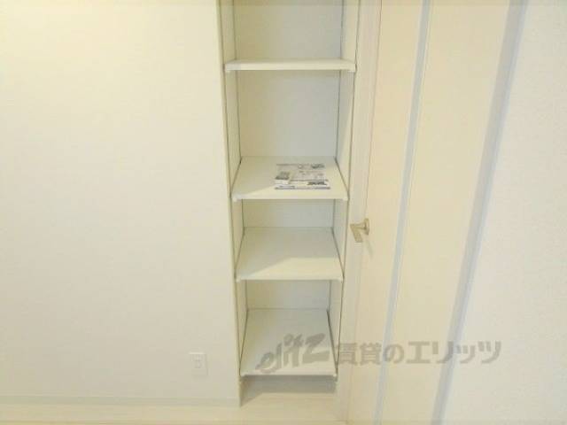 収納　廊下の棚