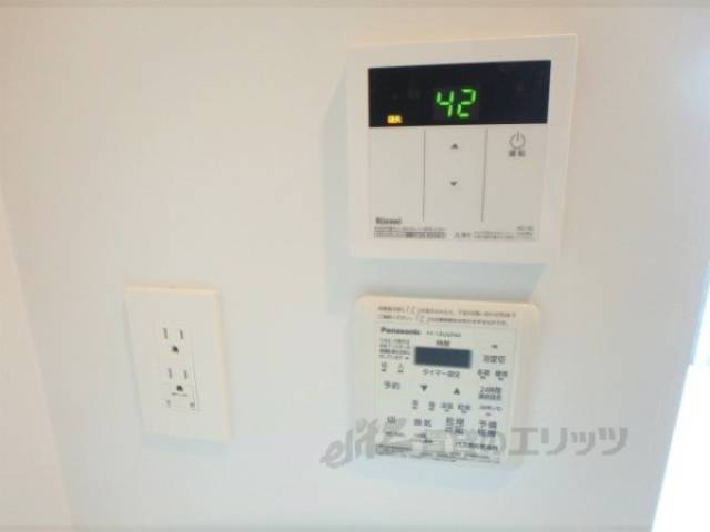 給湯関係　バスルーム洗面所横にあります