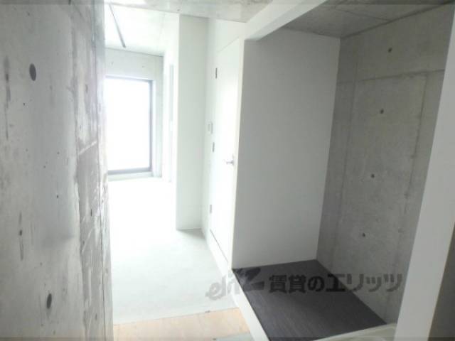 廊下　右側、洗濯機置き場です