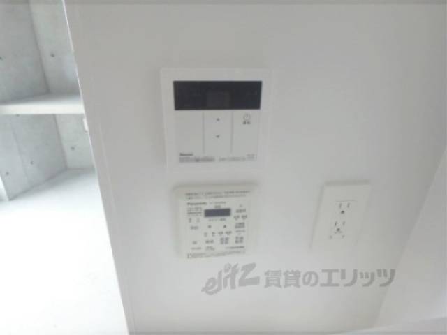 給湯関係　洗面所の隣にあります