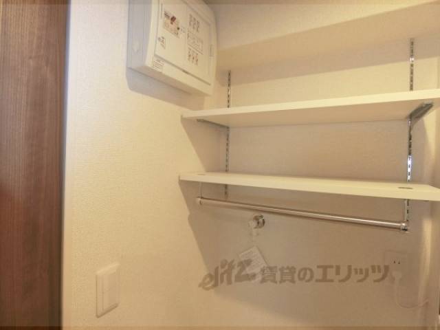 洗濯機置場　収納棚