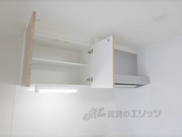 キッチン　キッチン上部収納