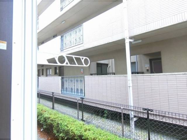 ベランダ　物干しのみ
