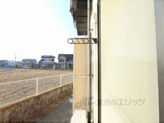 庭　物干しのみ