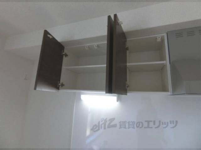 キッチン　３口コンロ