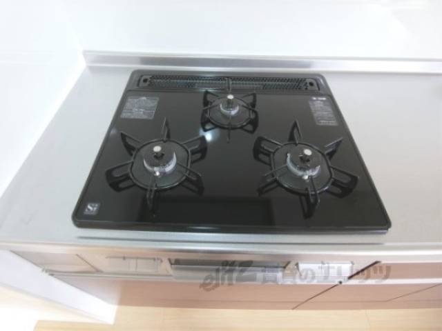 キッチン　３口コンロ