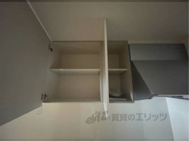 キッチン　上部収納