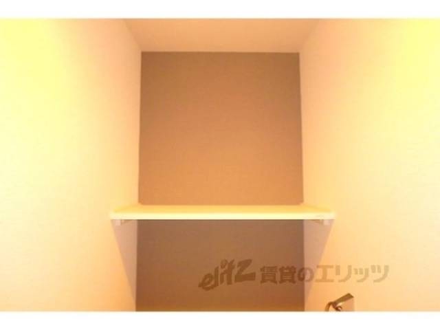 トイレ　上部収納棚