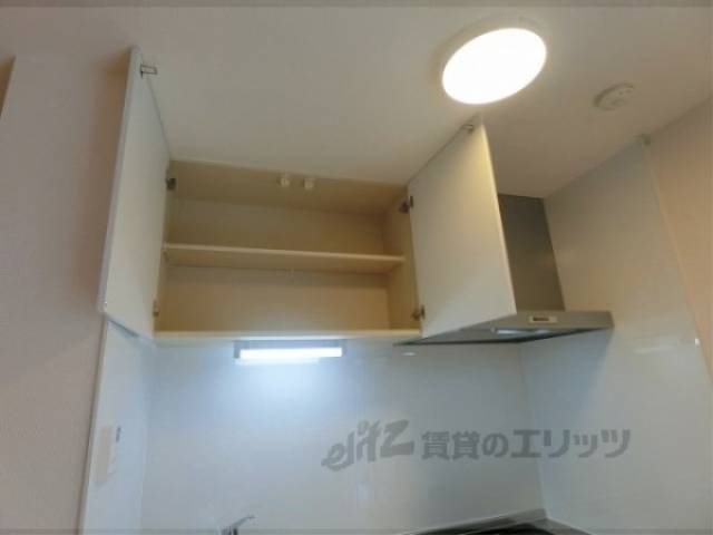 キッチン　上部収納