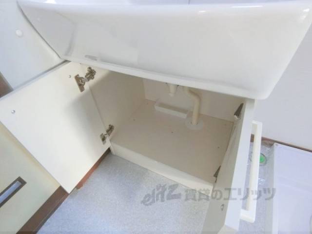 洗面所　下部収納