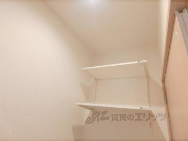 トイレ　トイレ上収納