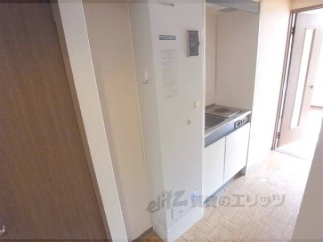 廊下　電気温水器